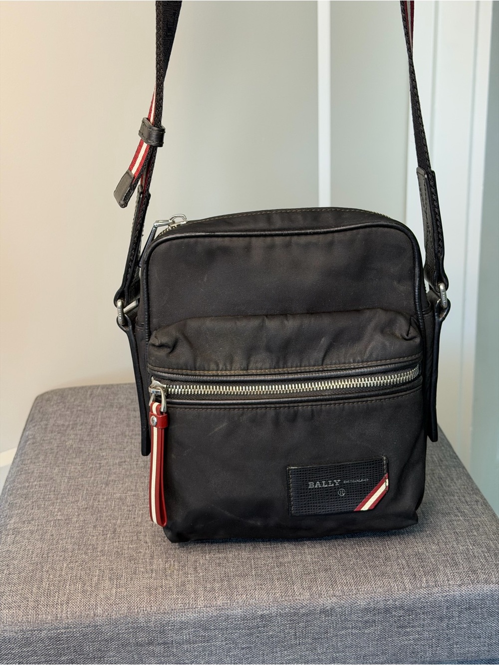 BALLY Men's Crossbody Sling Bag with Red-Accent Zipper Pull